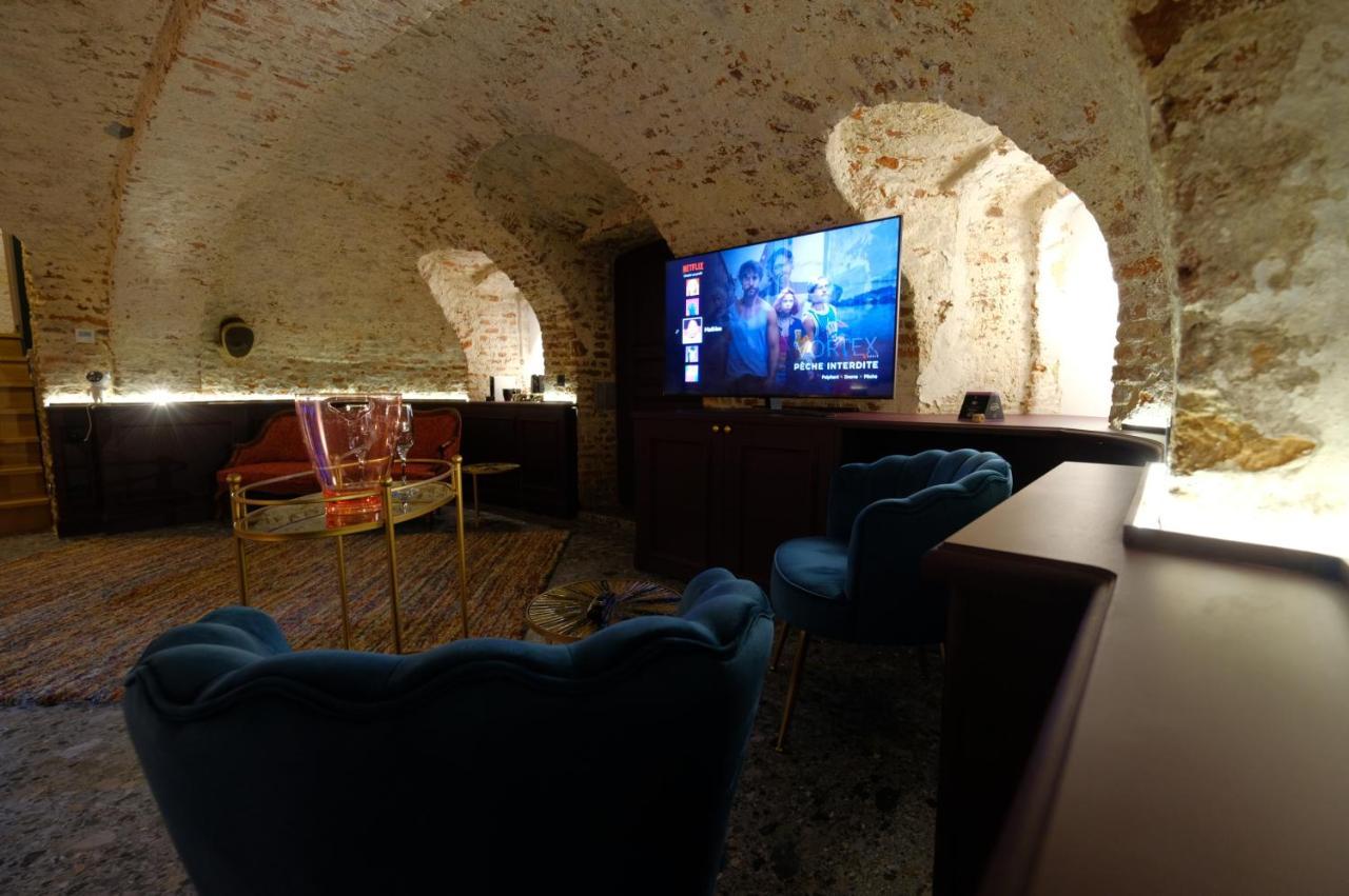 Secret Jacuzzi Mons - Parking Prive Gratuit Bed & Breakfast ภายนอก รูปภาพ