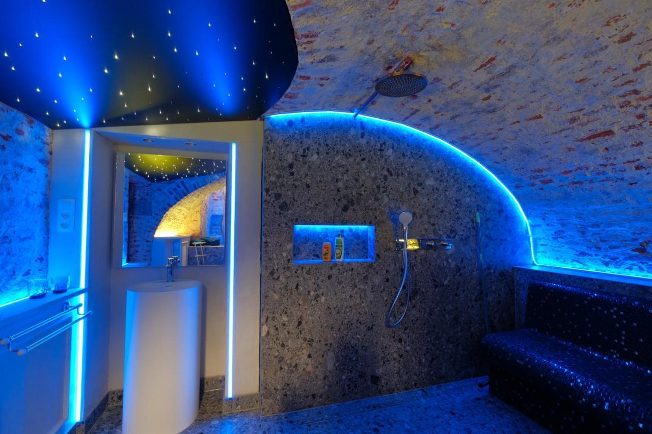 Secret Jacuzzi Mons - Parking Prive Gratuit Bed & Breakfast ภายนอก รูปภาพ