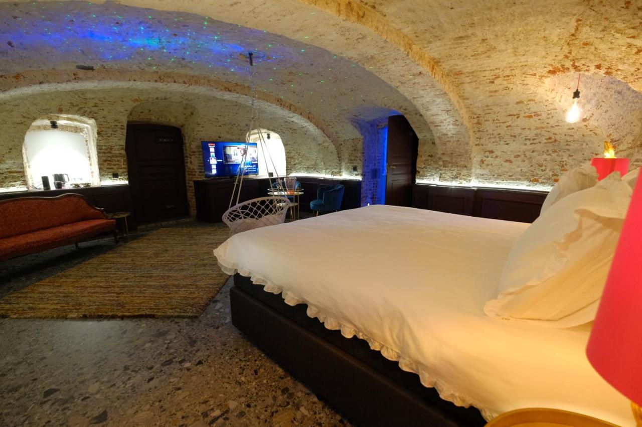 Secret Jacuzzi Mons - Parking Prive Gratuit Bed & Breakfast ภายนอก รูปภาพ